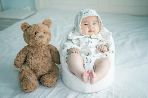 南漳宝宝挠耳朵是怎么回事